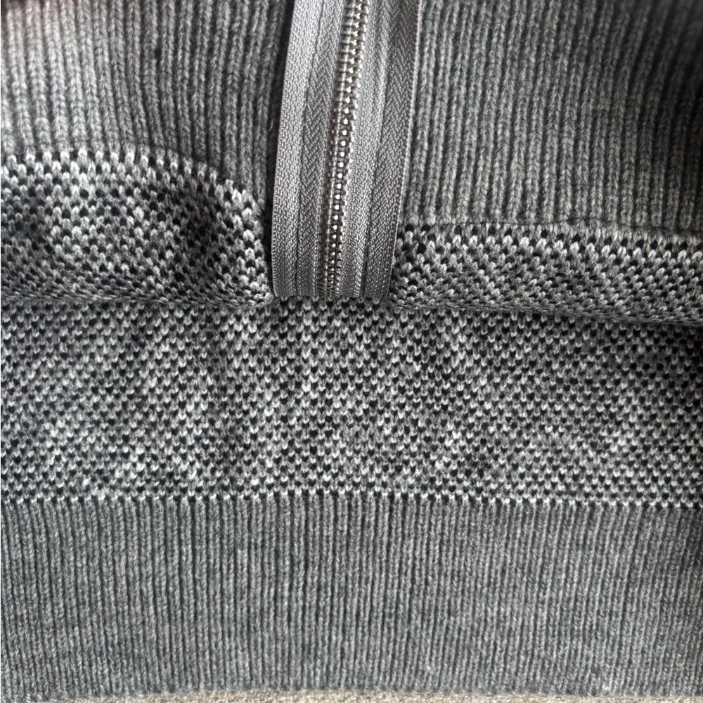 NWOT Gray Bandana Zip-Up Sweater Size Medium - Picture 6 of 10